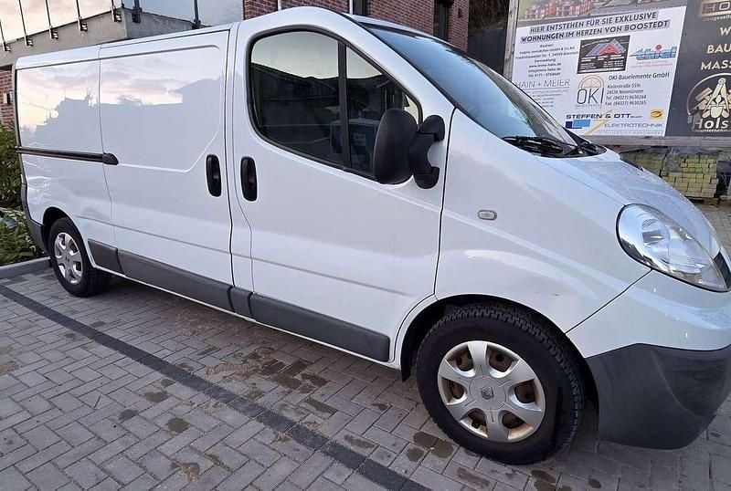 Gebraucht Renault Trafic 114 PS (83 kW) 2014 Weiß Van / Kleinbus