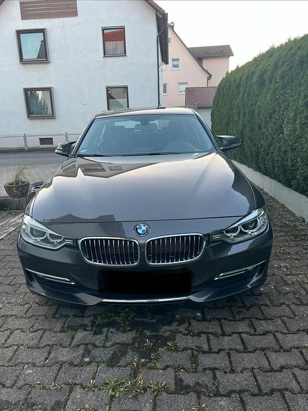 Braun Gebraucht 2012 BMW 320 Luxury Line Limousine | 10.000 € (Fairer Preis) - Bild 1/4