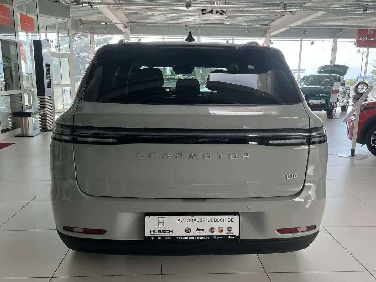 Neu Leapmotor C10 219 kW (299 PS) 2026 Tundra grey SUV