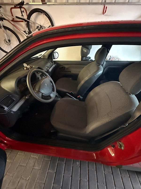 Gebraucht Renault Clio II 75 PS (55 kW) 2009 Rot Kleinwagen