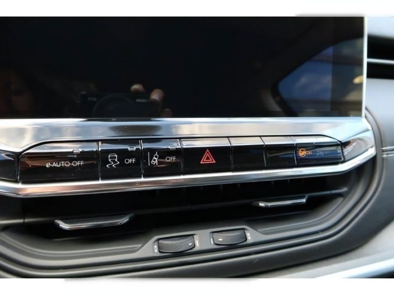 Gebraucht Jeep Compass Limited 131 PS (96 kW) 2023 Grün SUV