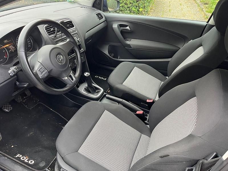 Second-hand VW Polo 75 CP (55 kW) 2010 Albastru Hatchback