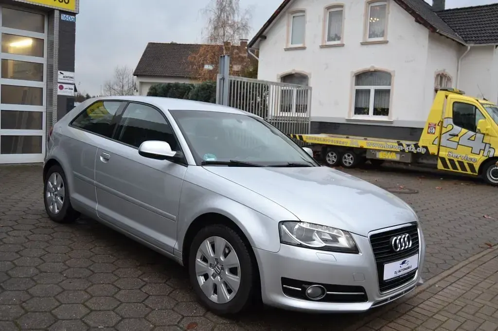 Gebraucht Audi A3 Attraction 105 PS (77 kW) 2012 Silber Kleinwagen