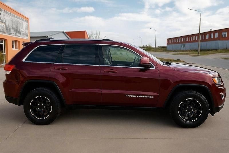 Rot Gebraucht 2018 Jeep Grand Cherokee Laredo SUV | 18.755 € - Bild 1/4