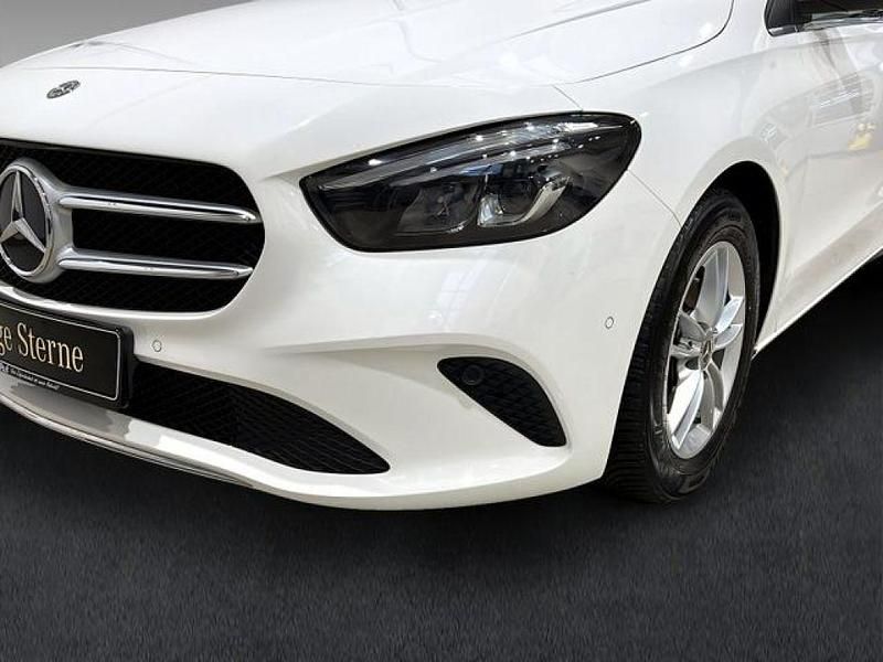 Gebraucht Mercedes 200 150 PS (110 kW) 2020 Unilack polarweiß Limousine
