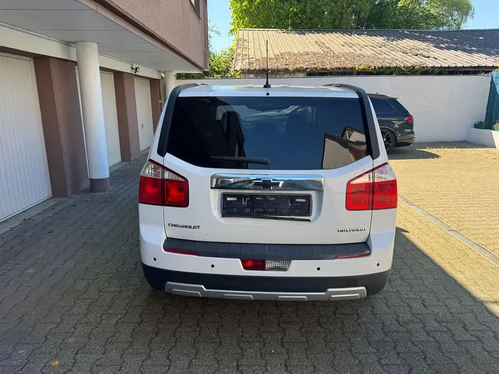 Gebraucht Chevrolet Orlando 140 PS (102 kW) 2012 Weiß Van / Kleinbus