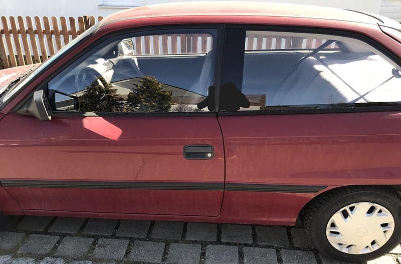 Gebraucht Opel Astra 75 PS (55 kW) 1993 Rot Kleinwagen