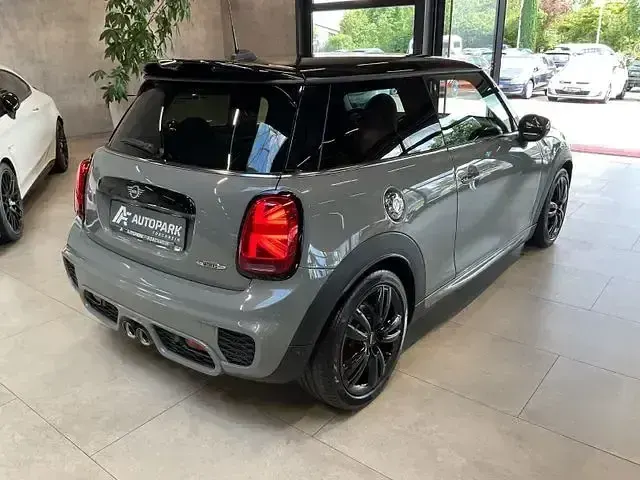 Gebraucht Mini John Cooper Works Chili 231 PS (169 kW) 2019 Rebel green Kleinwagen