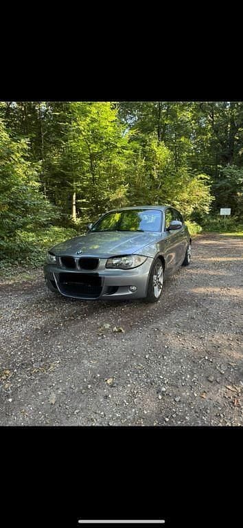 Grau Gebraucht 2011 BMW 116 M Sport Kleinwagen | 5.200 € (Superpreis) - Bild 1/4