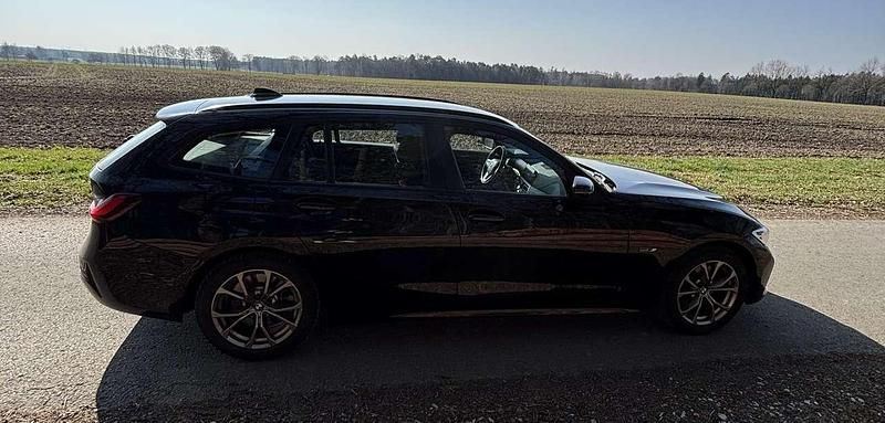 Gebraucht BMW 320e Advantage 163 PS (119 kW) 2021 Schwarz Kombi