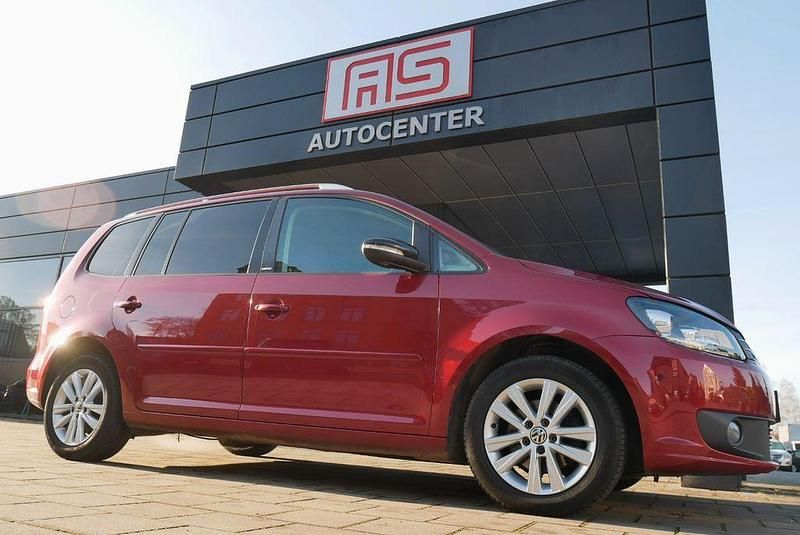 Rot Gebraucht 2011 VW Touran Style Van / Kleinbus | 7.990 € (Fairer Preis) - Bild 1/4