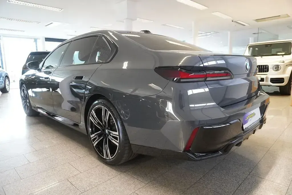 Gebraucht BMW 740L M Sport 299 PS (219 kW) 2026 Silber Limousine