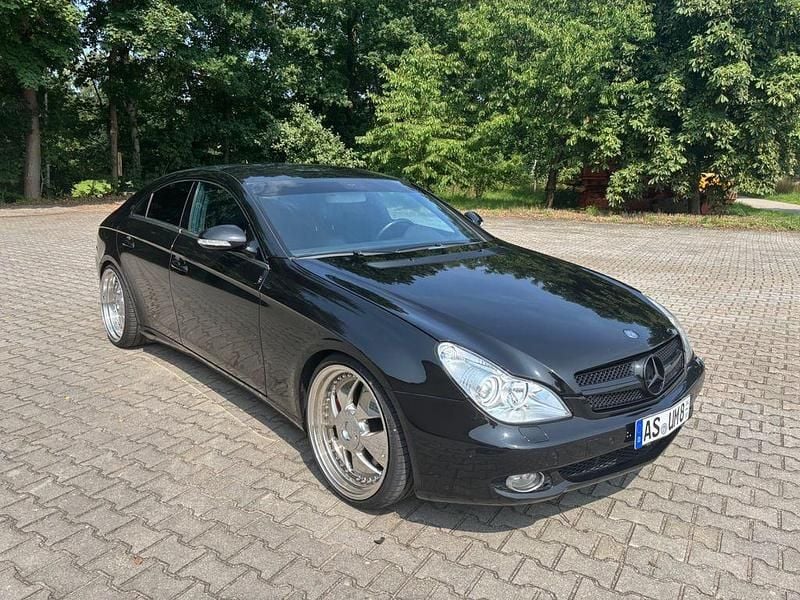 Schwarz Gebraucht 2007 Mercedes CLS500 Limousine | 16.000 € (Etwas zu teuer) - Bild 1/4