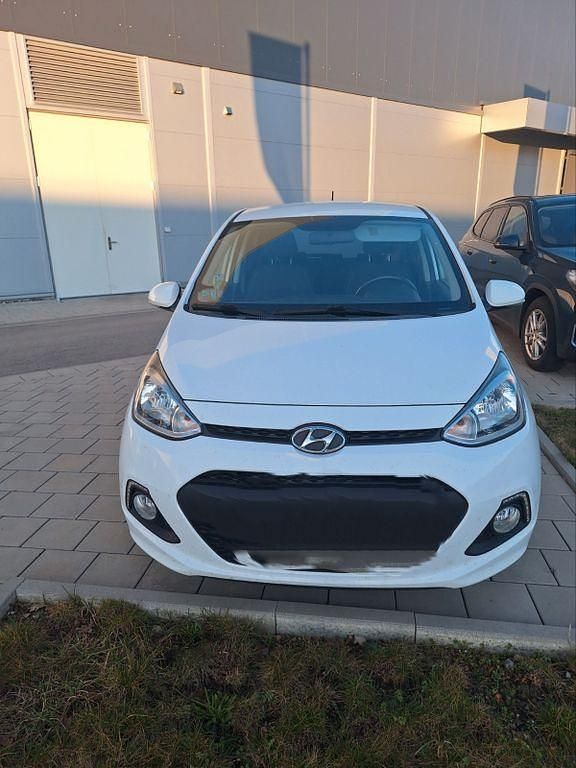 Gebraucht Hyundai i10 Passion Plus 87 PS (63 kW) 2016 Weiß Kleinwagen