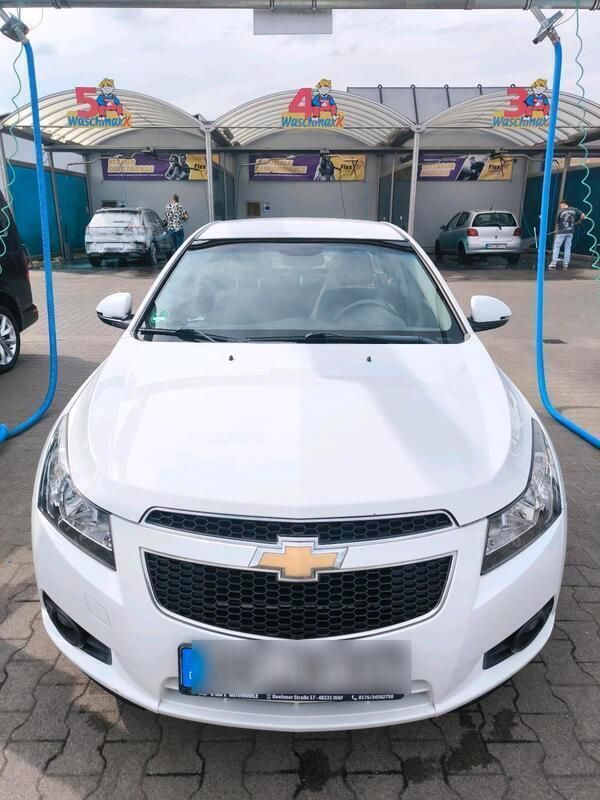 Weiß Gebraucht 2012 Chevrolet Cruze Limousine | 3.800 € (Fairer Preis) - Bild 1/4
