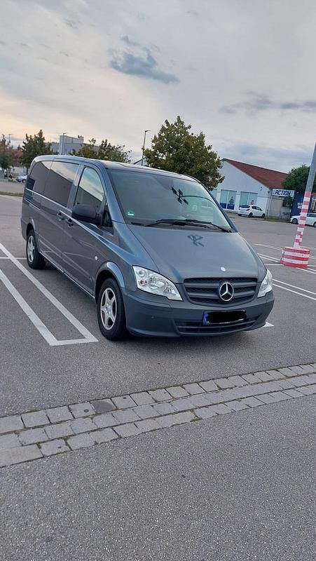Grau Gebraucht 2011 Mercedes Vito Van / Kleinbus | 12.900 € - Bild 1/4