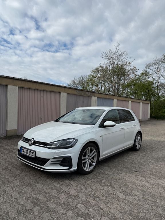 Weiß Gebraucht 2018 VW Golf VII GTD Limousine | 16.000 € (Etwas zu teuer) - Bild 1/4