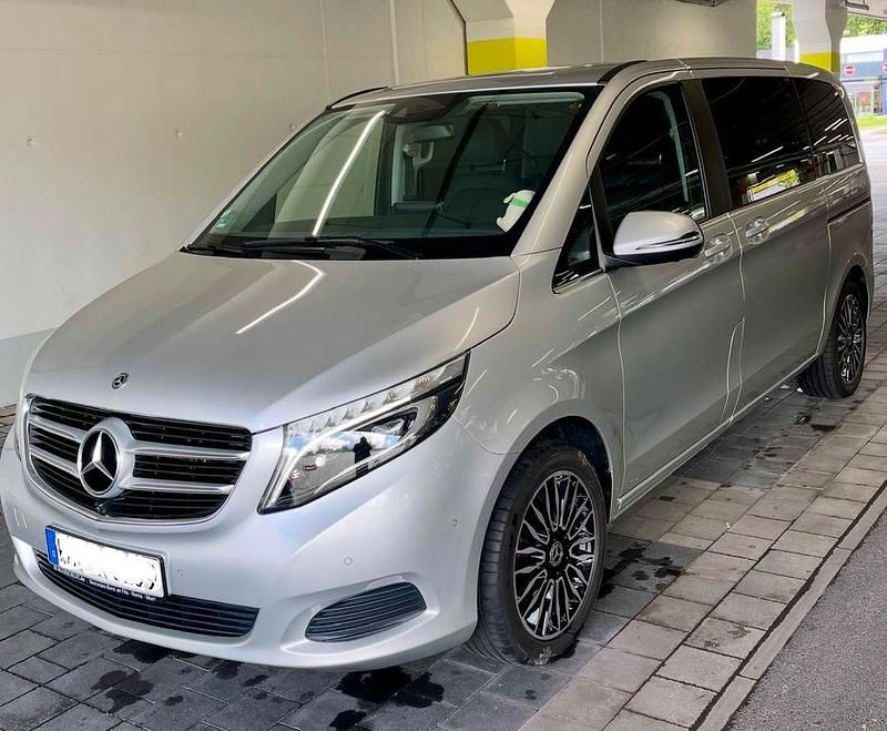 Silber Gebraucht 2019 Mercedes V250 Avantgarde Van / Kleinbus | 37.500 € (Superpreis) - Bild 1/4