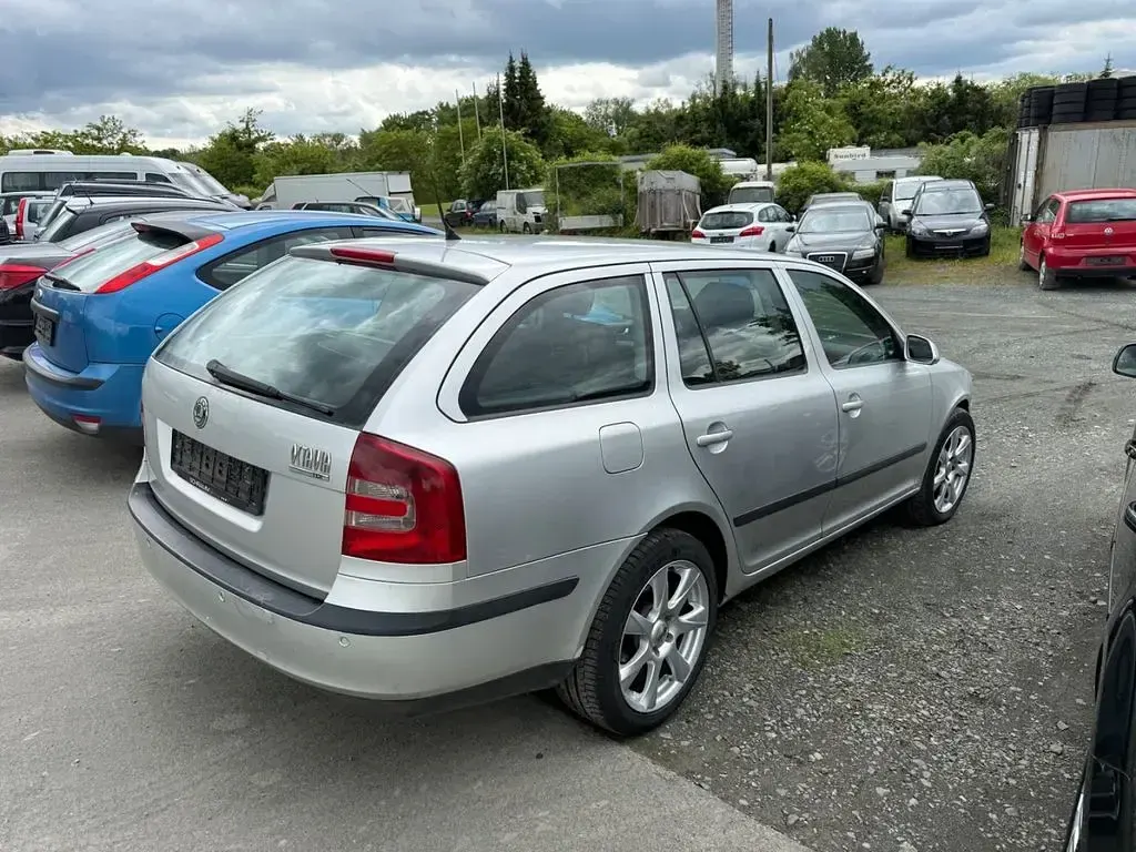 Gebraucht Skoda Octavia Ambiente 105 PS (77 kW) 2006 Silber Kombi