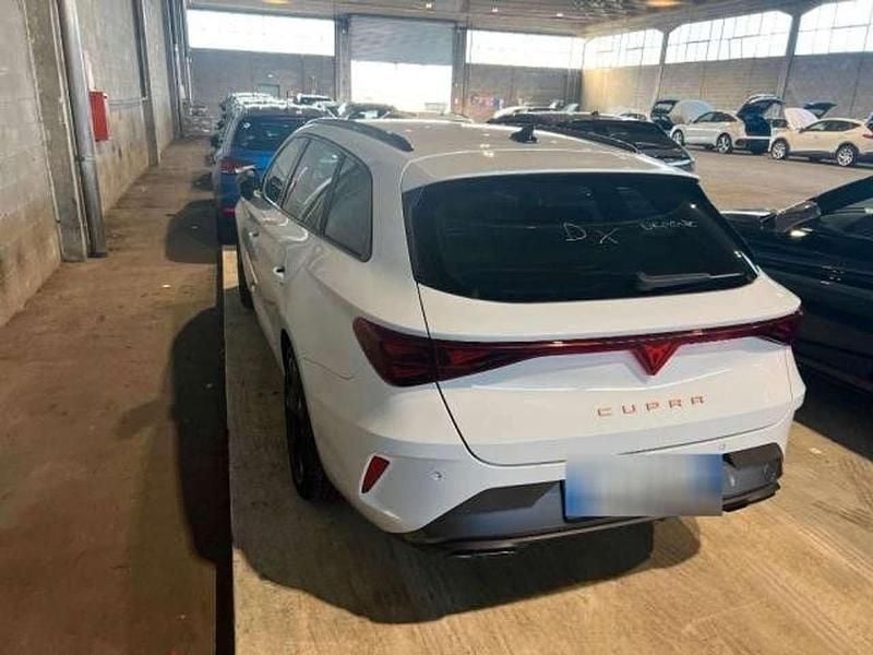 Gebraucht Cupra Leon 150 PS (110 kW) 2025 Glacial weiß metallic Kombi