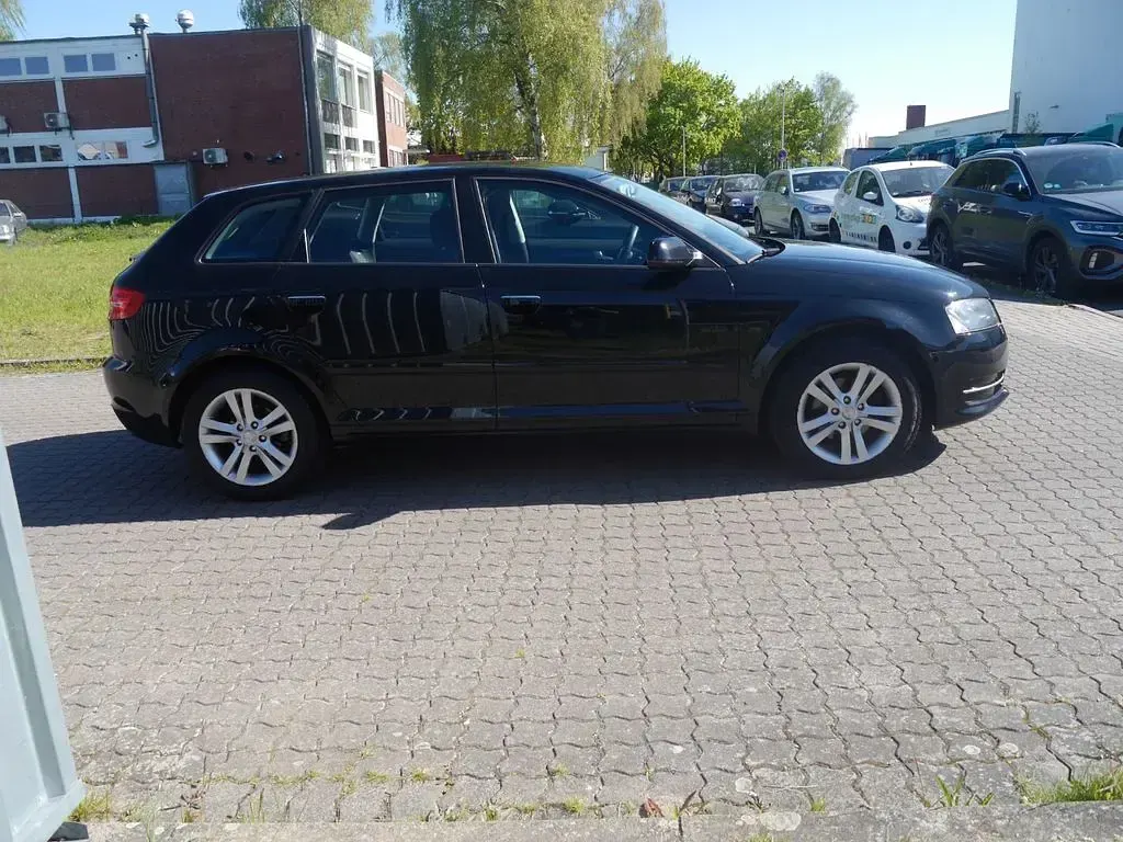 Second-hand Audi A3 Premium 102 CP (75 kW) 2012 Negru Hatchback