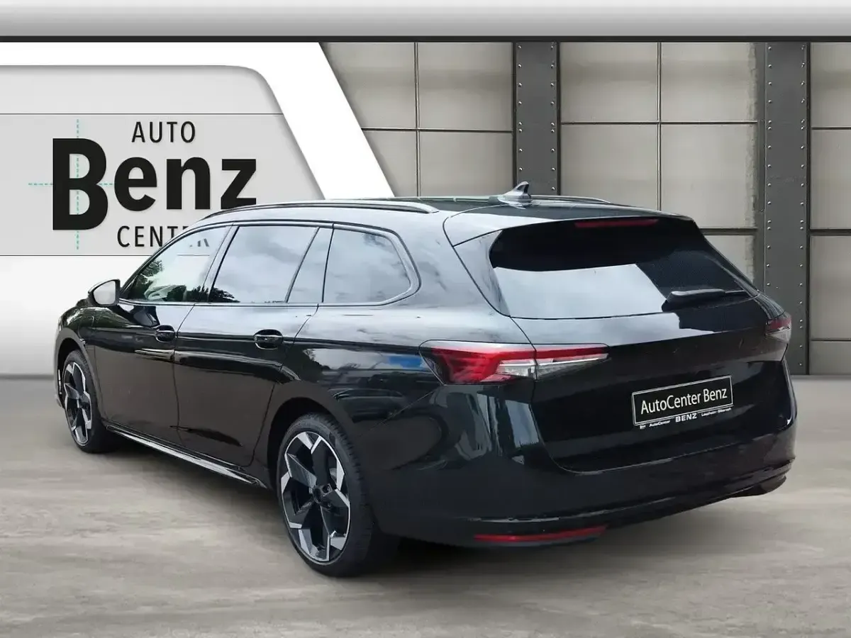 Neu Skoda Superb SportLine 204 PS (150 kW) 2026 Schwarz Kombi
