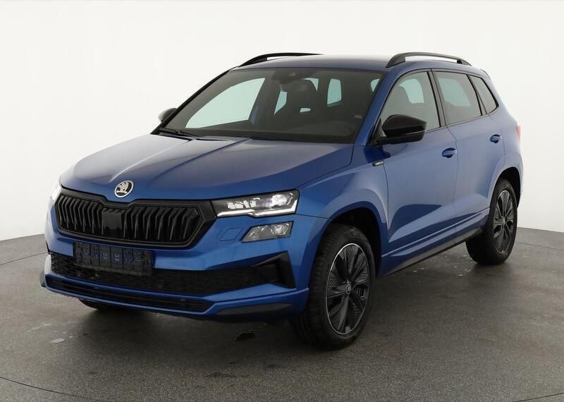 Race blau metallic Neu 2025 Skoda Karoq SportLine SUV | 42.495 € (Etwas zu teuer) - Bild 1/4