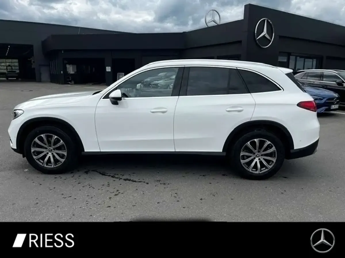 Gebraucht Mercedes GLC200 Avantgarde 204 PS (150 kW) 2025 Unilack polarweiß SUV