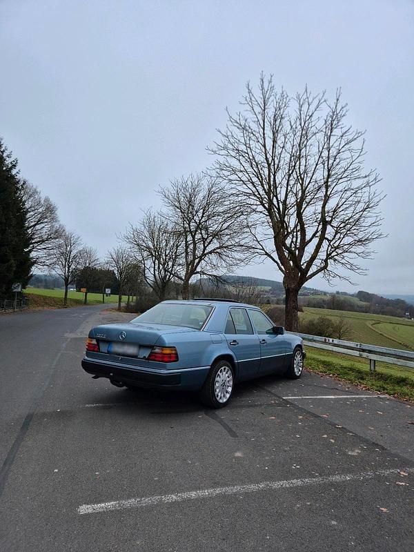 Gebraucht Mercedes E230 1991 Blau Limousine