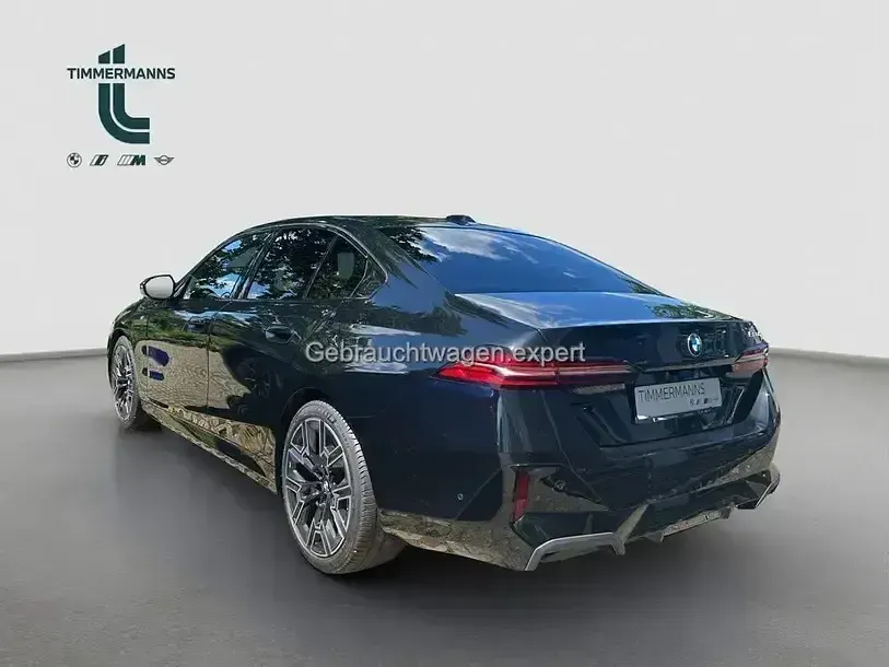Gebraucht BMW 520 Comfort Edition 197 PS (144 kW) 2025 Saphirschwarz (metallic) Limousine