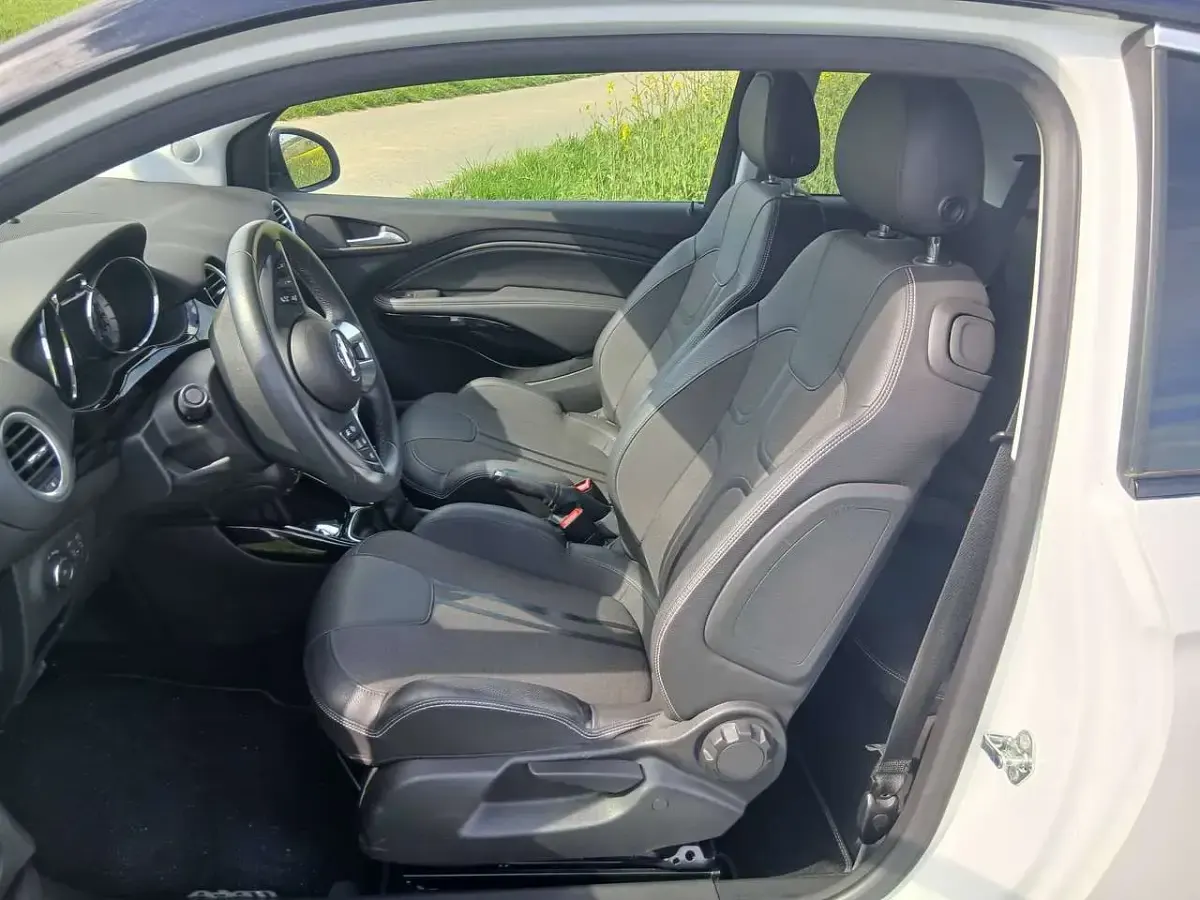 Używany Opel Adam S 87 KM (63 kW) 2018 Biały Hatchback