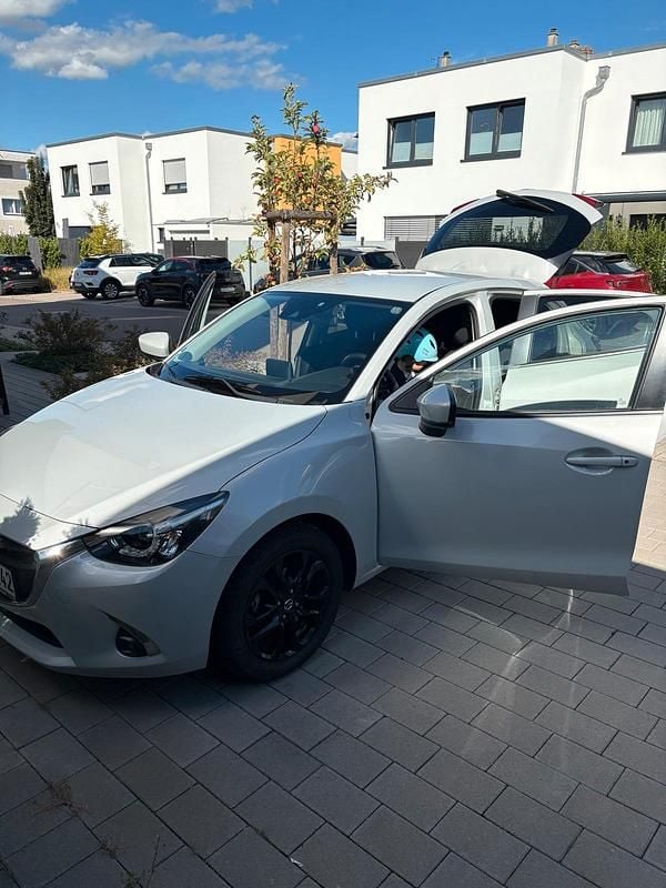 Weiß Gebraucht 2018 Mazda 2 Kizoku Kleinwagen | 12.990 € (Fairer Preis) - Bild 1/4