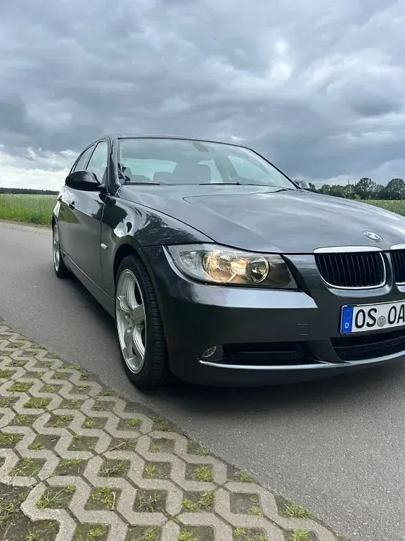 Gebraucht BMW 318 129 PS (94 kW) 2006 Grau Limousine