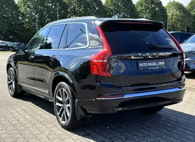 Używany Volvo XC90 Ultimate 235 KM (172 kW) 2022 Czarny SUV