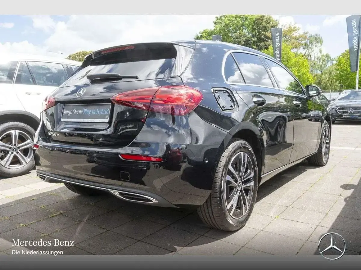 Gebraucht Mercedes A250 Progressive 163 PS (119 kW) 2025 Schwarz Limousine