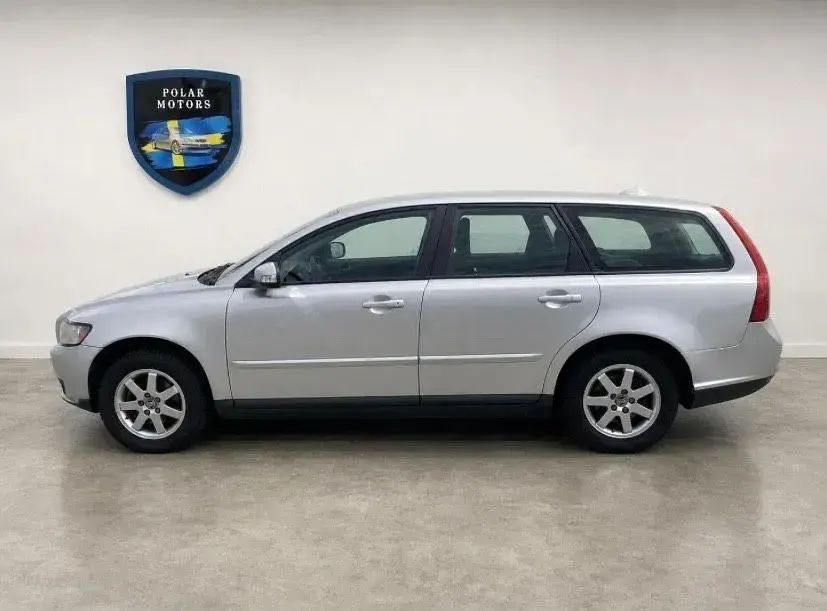 Gebraucht Volvo V50 Kinetic 109 PS (80 kW) 2010 Silber Kombi