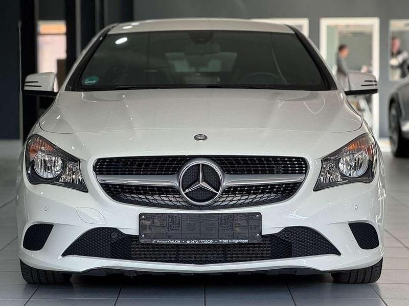 Gebraucht Mercedes CLA180 122 PS (89 kW) 2015 Calcitweiss/zirrusweiss Limousine