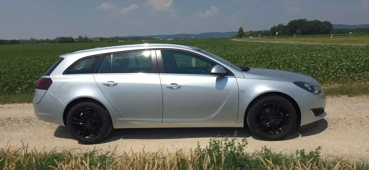 Gebraucht Opel Insignia Edition 140 PS (102 kW) 2017 Silber Kombi