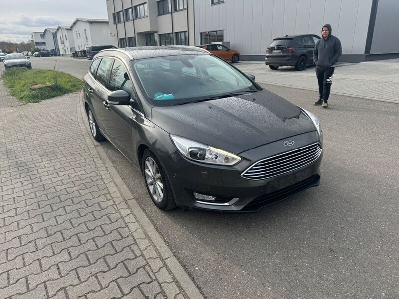 Grau Gebraucht 2017 Ford Focus Titanium Kombi | 8.999 € (Guter Preis) - Bild 1/4
