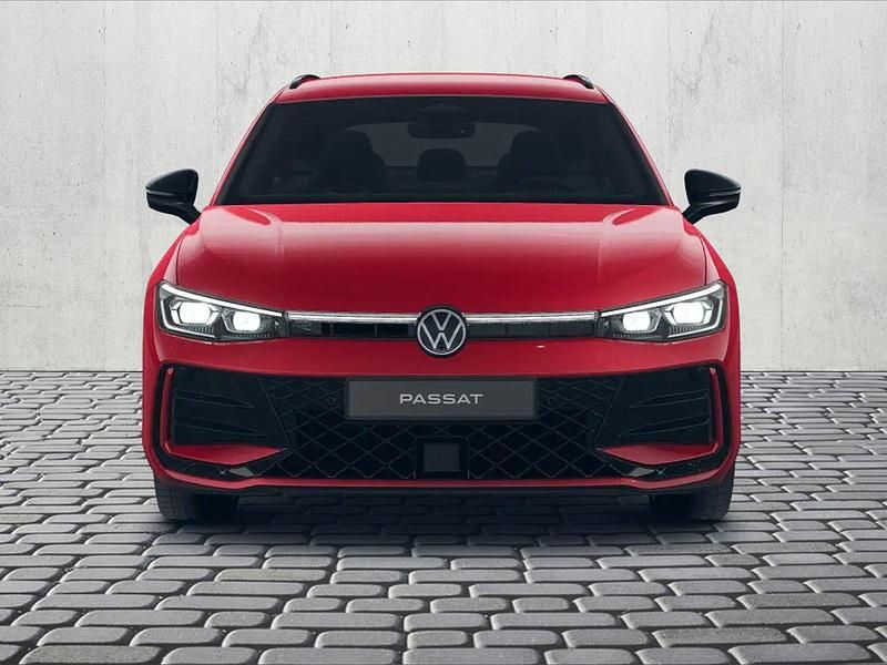 Gebraucht VW Passat Style 193 PS (141 kW) 2025 Chilirot metallic Kombi