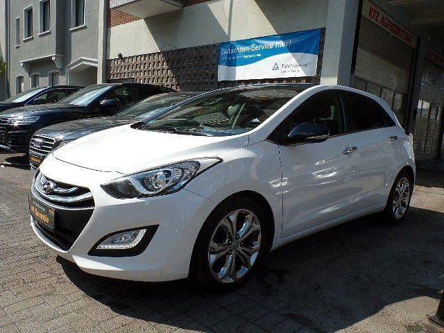 Gebraucht Hyundai i30 Edition 135 PS (99 kW) 2014 Weiß Limousine