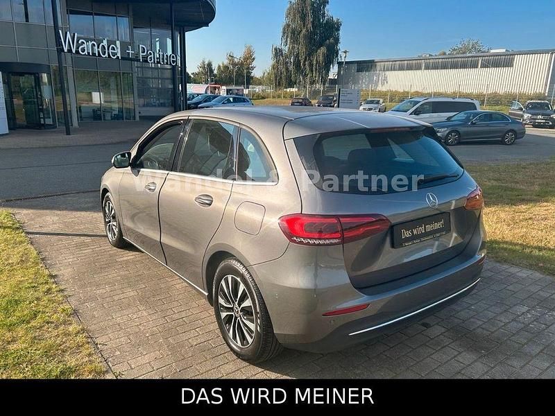 Gebraucht Mercedes B180 116 PS (85 kW) 2022 Grau Van / Kleinbus