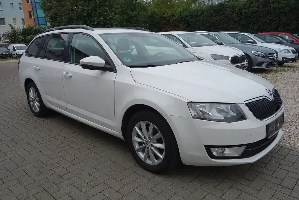 Gebraucht Skoda Octavia Ambition 110 PS (80 kW) 2015 Weiß Kombi