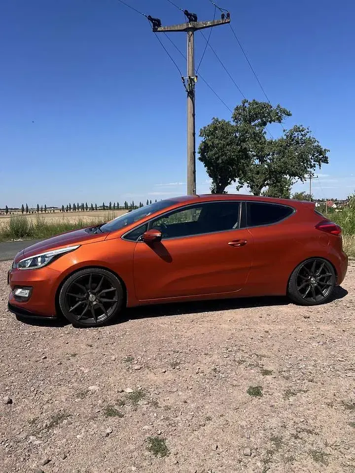 Gebraucht Kia Ceed Edition 7 135 PS (99 kW) 2013 Orange Kleinwagen
