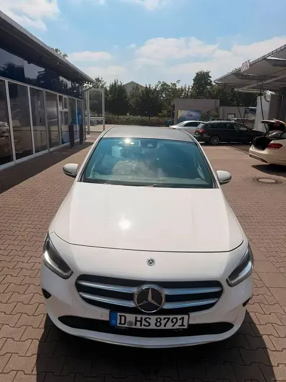 Gebraucht Mercedes B200 150 PS (110 kW) 2021 Weiß Kleinwagen