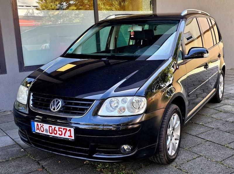 Schwarz Gebraucht 2004 VW Touran Highline Van / Kleinbus | 2.000 € (Fairer Preis) - Bild 1/4