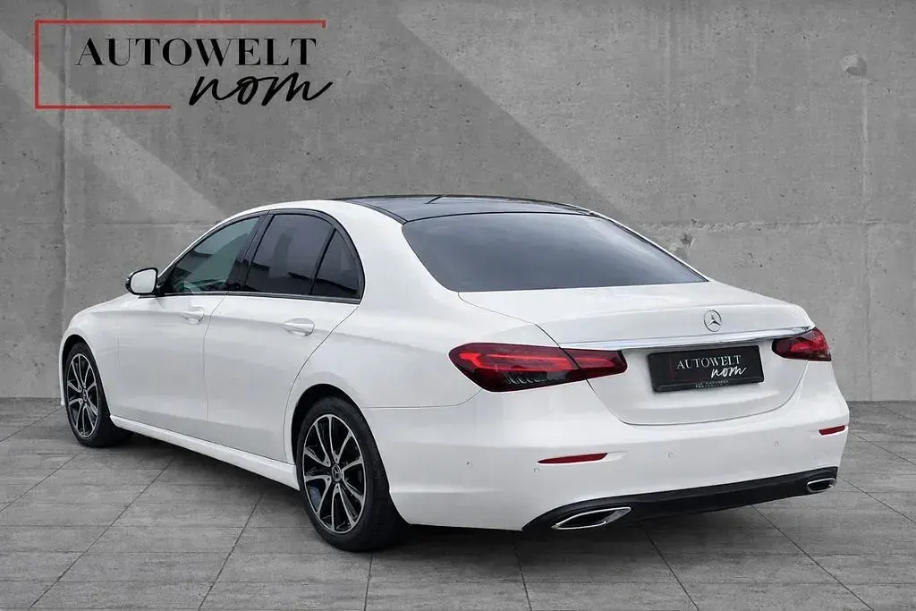 Second-hand Mercedes E200 Night 197 CP (144 kW) 2023 Alb Berlinǎ