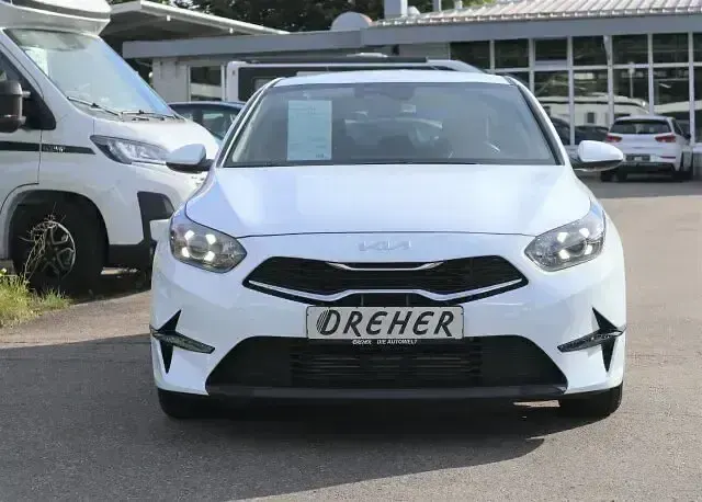 Używany Kia Ceed 140 KM (102 kW) 2025 Biały Hatchback