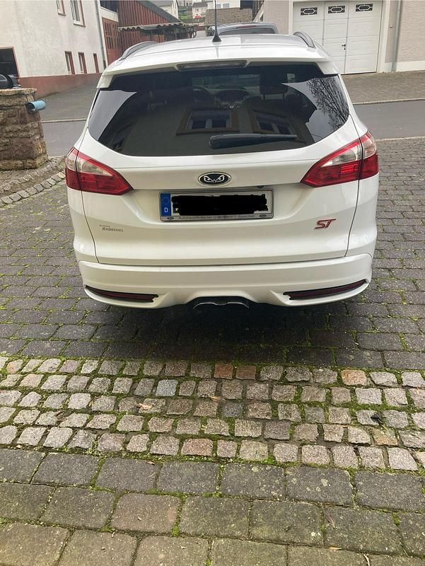 Gebraucht Ford Focus ST 250 PS (183 kW) 2014 Weiß Kombi