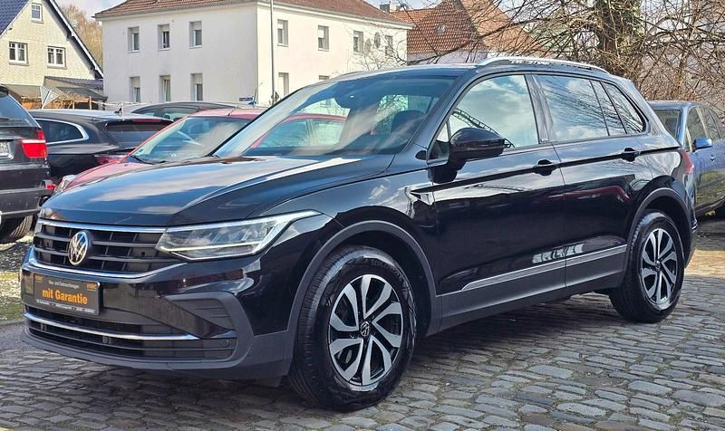 Gebraucht VW Tiguan Active 150 PS (110 kW) 2023 Schwarz SUV